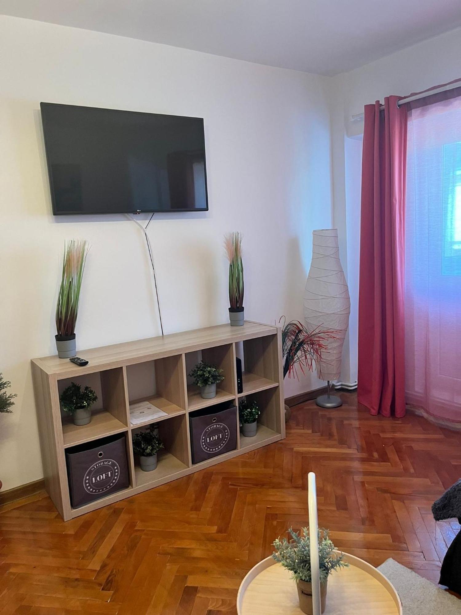 Picadilly Apartment Ploieşti Exteriör bild