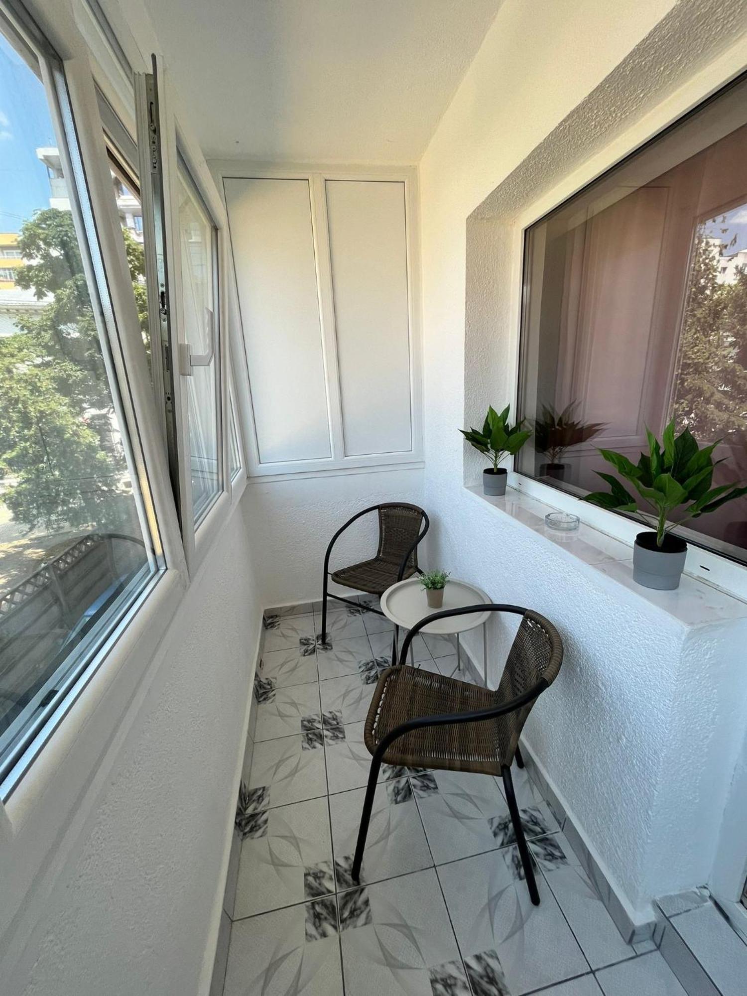 Picadilly Apartment Ploieşti Exteriör bild