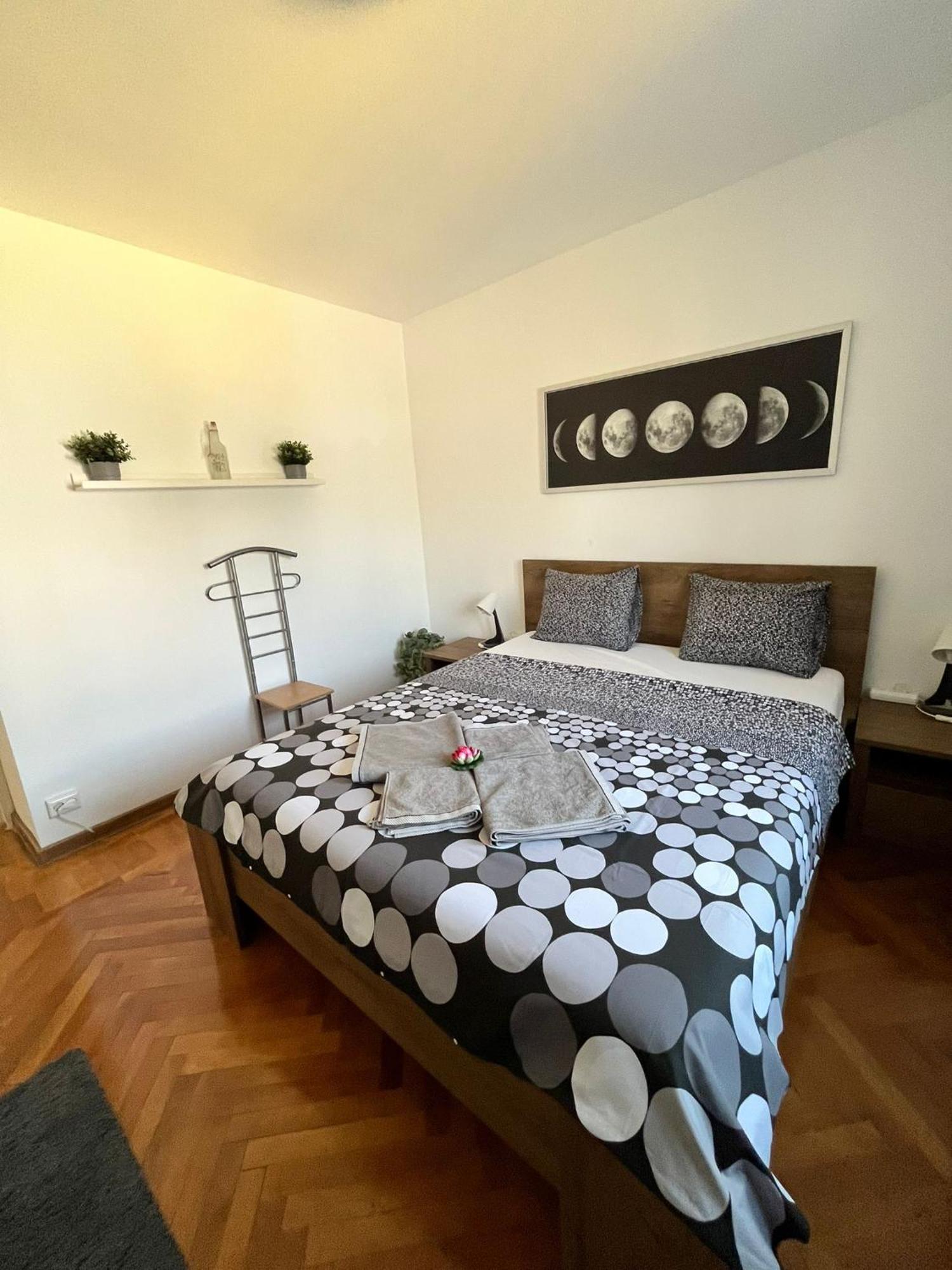 Picadilly Apartment Ploieşti Exteriör bild