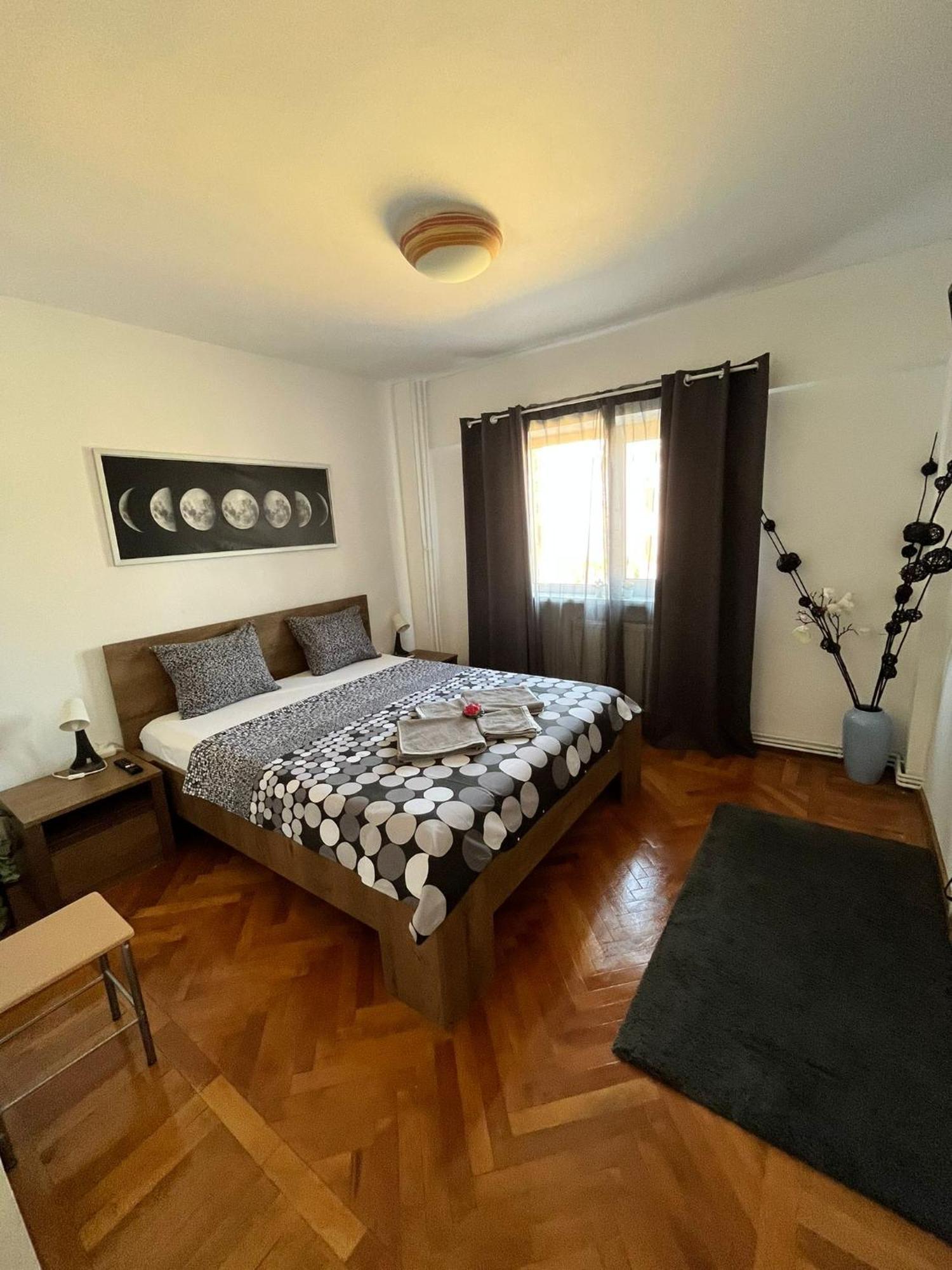 Picadilly Apartment Ploieşti Exteriör bild